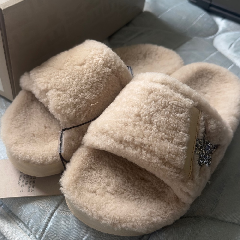 Golden goose Beige Fuzzy Slippers